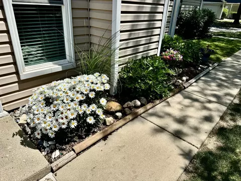 Exterior - 2460 Devonshire Ct, Aurora, IL 60502 photo 2 of 3