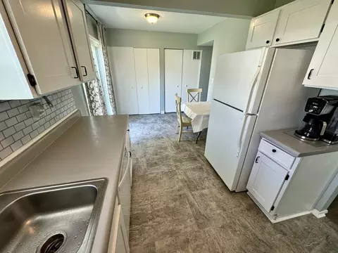 Kitchen - 2460 Devonshire Ct, Aurora, IL 60502 photo 3 of 4