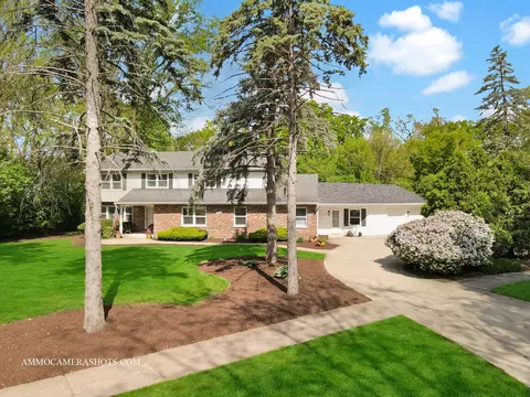 2 S630 Cree Ln, Wheaton, IL 60189