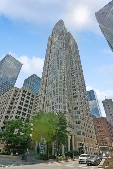 345 N La Salle Dr #2703, Chicago, IL 60654