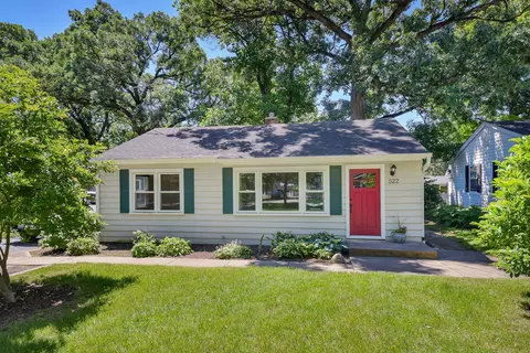 522 Division St, Geneva, IL 60134