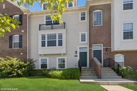 15 Bethel Ln, Schaumburg, IL 60194