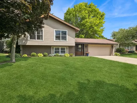 241 Harvard Ln, Bloomingdale, IL 60108