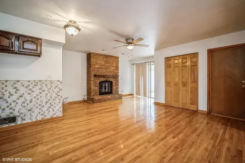 Living - 1045 E Thacker St, Des Plaines, IL 60016 photo 5 of 7