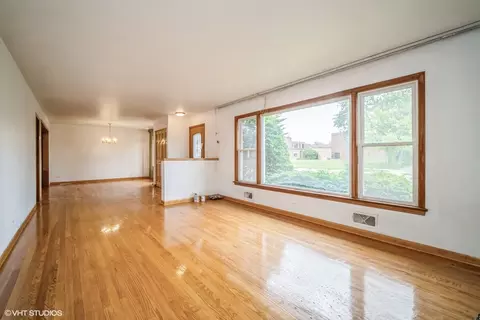 Living - 1045 E Thacker St, Des Plaines, IL 60016 photo 3 of 7