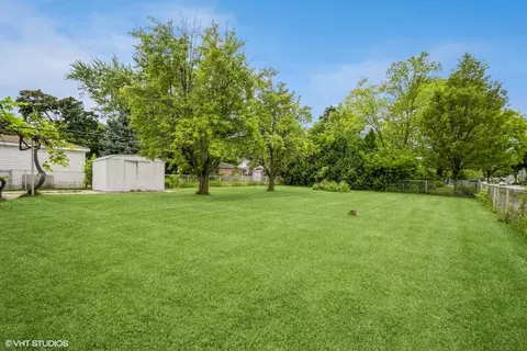 Exterior - 1045 E Thacker St, Des Plaines, IL 60016 photo 3 of 3