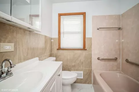 Bath - 1045 E Thacker St, Des Plaines, IL 60016 photo 1 of 3