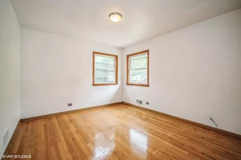 Bedroom - 1045 E Thacker St, Des Plaines, IL 60016 photo 1 of 2