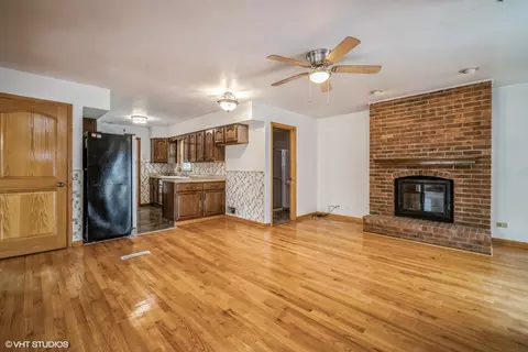 Living - 1045 E Thacker St, Des Plaines, IL 60016 photo 6 of 7