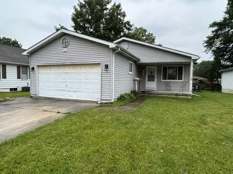 727 Parkway Ave, Elgin, IL 60120