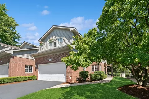 143 Willow Creek Ln, Willow Springs, IL 60480