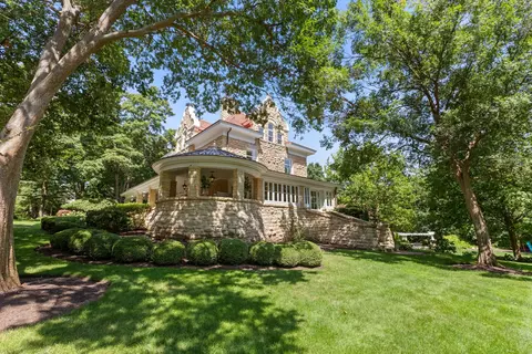 316 Elizabeth Pl, Geneva, IL 60134