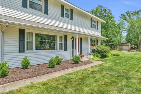 2304 Brett Dr, Champaign, IL 61821 photo 3
