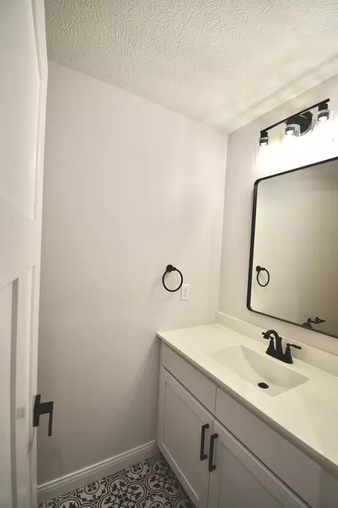Bath - 2489 Stanfield Ln, Normal, IL 61761 photo 2 of 3