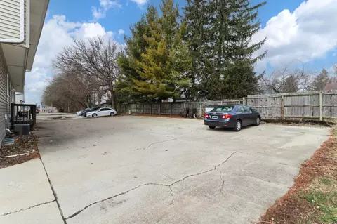 Exterior - 1502 Hancock Dr #B, Normal, IL 61761 photo 6 of 7