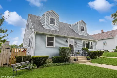 124 S Worth Ave, Elgin, IL 60123