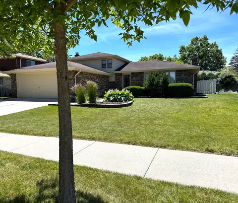 8429 165th Pl, Tinley Park, IL 60487