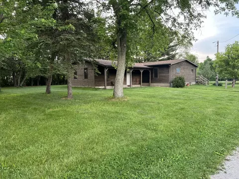 12561 Middle Creek Rd, Clinton, IL 61727