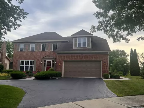 1104 Oakwood Dr, Westmont, IL 60559