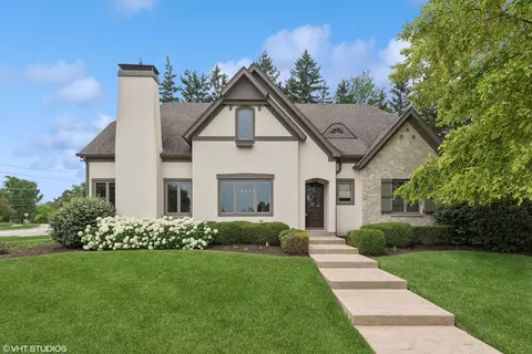 650 W End Rd, Roselle, IL 60172