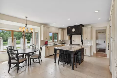 650 W End Rd, Roselle, IL 60172 photo 19