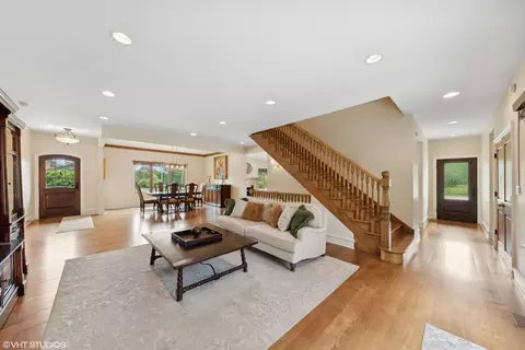 650 W End Rd, Roselle, IL 60172 photo 12
