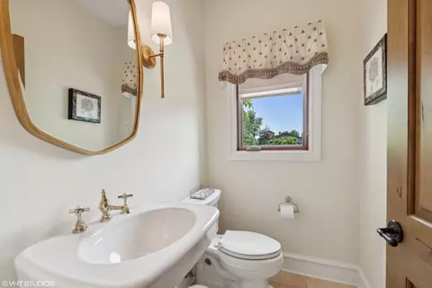 650 W End Rd, Roselle, IL 60172 photo 24