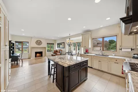 650 W End Rd, Roselle, IL 60172 photo 18