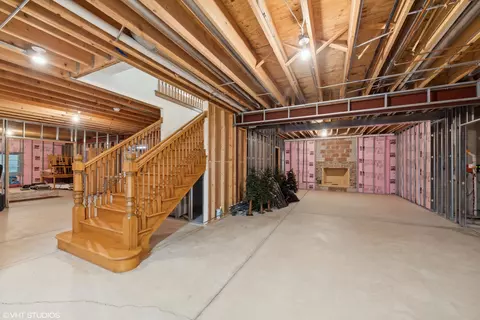 650 W End Rd, Roselle, IL 60172 photo 37