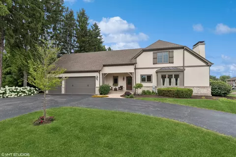 650 W End Rd, Roselle, IL 60172 photo 2