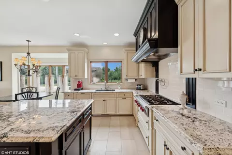650 W End Rd, Roselle, IL 60172 photo 15