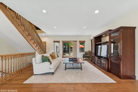 650 W End Rd, Roselle, IL 60172 photo 7