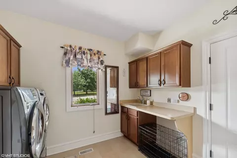 650 W End Rd, Roselle, IL 60172 photo 35
