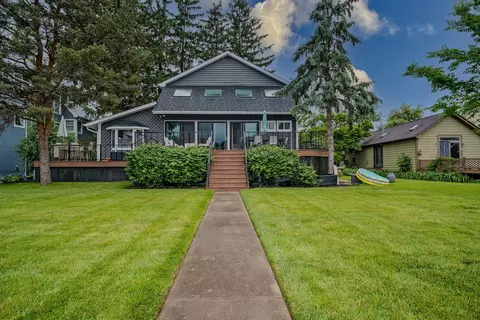 1902 Orchard Beach Rd, Mchenry, IL 60050