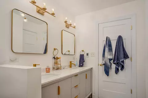 Bath - 1902 Orchard Beach Rd, Mchenry, IL 60050 photo 2 of 3