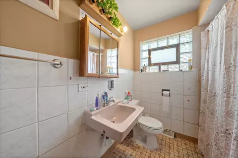 Bath - Undisclosed, Chicago, IL 60632 photo 1 of 2