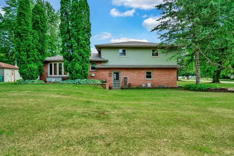 3740 Dixon Dr, Morris, IL 60450 photo 2
