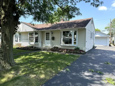 8844 S Corcoran Rd, Hometown, IL 60456