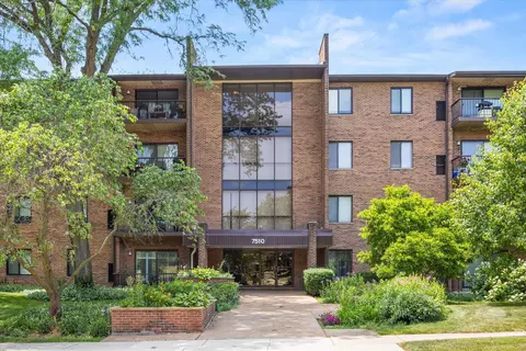 Exterior - 7510 Farmingdale Dr #106, Darien, IL 60561 photo 7 of 8
