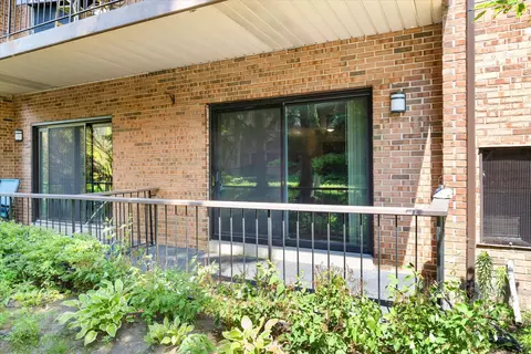 Exterior - 7510 Farmingdale Dr #106, Darien, IL 60561 photo 3 of 8