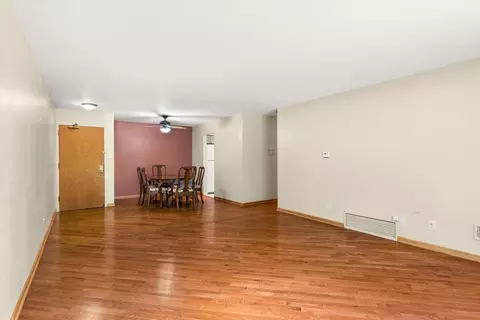 Living - 7510 Farmingdale Dr #106, Darien, IL 60561 photo 3 of 4