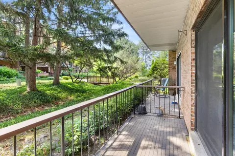 Exterior - 7510 Farmingdale Dr #106, Darien, IL 60561 photo 2 of 8