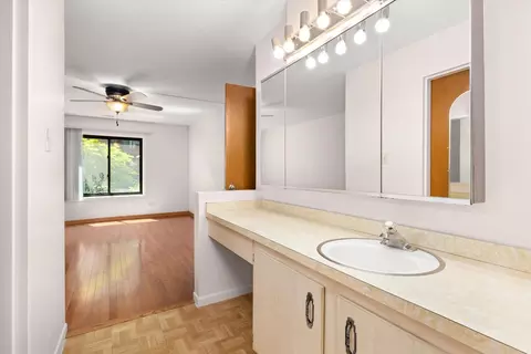 Bath - 7510 Farmingdale Dr #106, Darien, IL 60561 photo 5 of 5