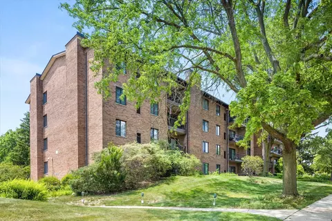 7510 Farmingdale Dr #106, Darien, IL 60561