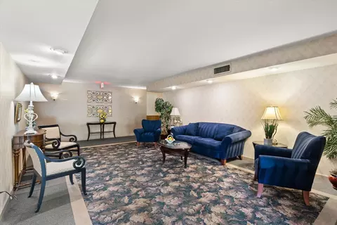 Living - 7510 Farmingdale Dr #106, Darien, IL 60561 photo 4 of 4