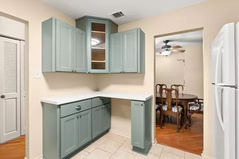 Kitchen - 7510 Farmingdale Dr #106, Darien, IL 60561 photo 3 of 4
