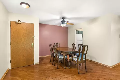 Dining - 7510 Farmingdale Dr #106, Darien, IL 60561 photo 1 of 1