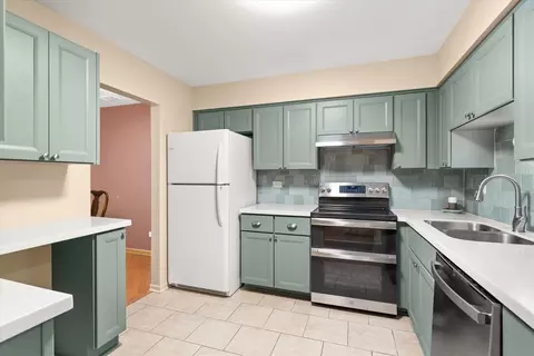 Kitchen - 7510 Farmingdale Dr #106, Darien, IL 60561 photo 1 of 4