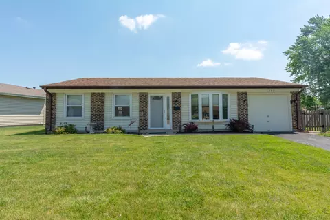 8031 S Applewood Ct, Hanover Park, IL 60133