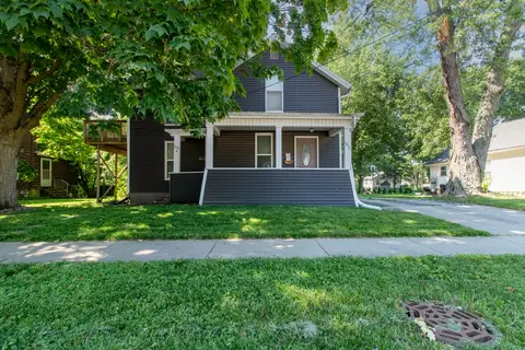 1013 E Washington St, Bloomington, IL 61701 photo 2